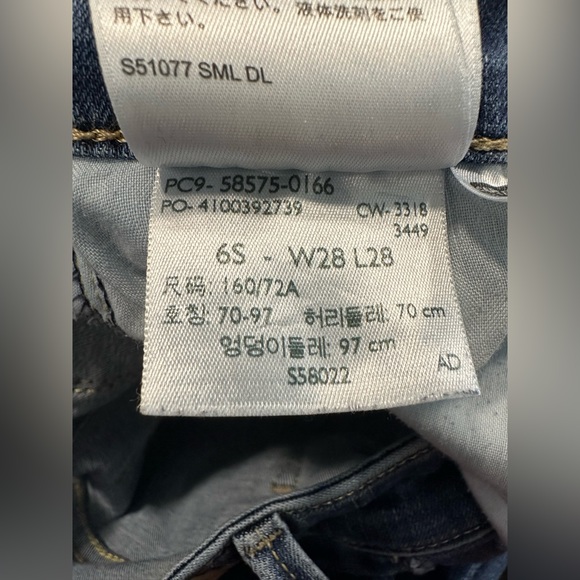 Levi’s Mid Rise Skinny Jeans - Picture 9 of 11